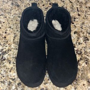 Black Classic Ultra mini platform Uggs, Size 9 US.